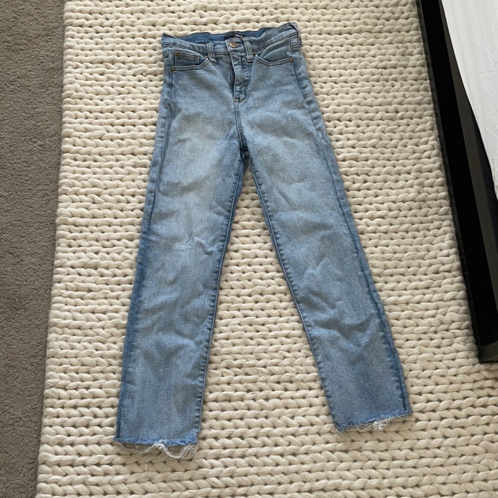 My favorite jeans that don’t fit postpartum 😭